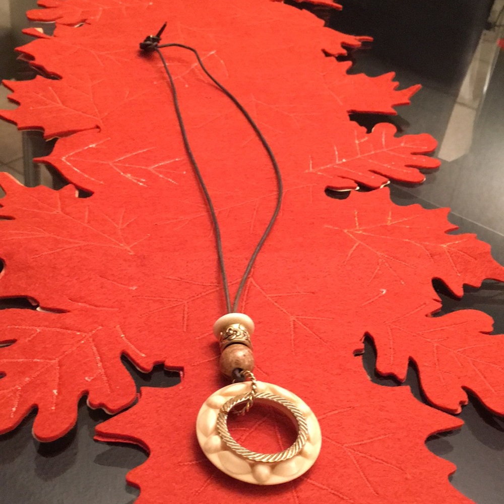 Neckless in beige, some old gold and brown strip!